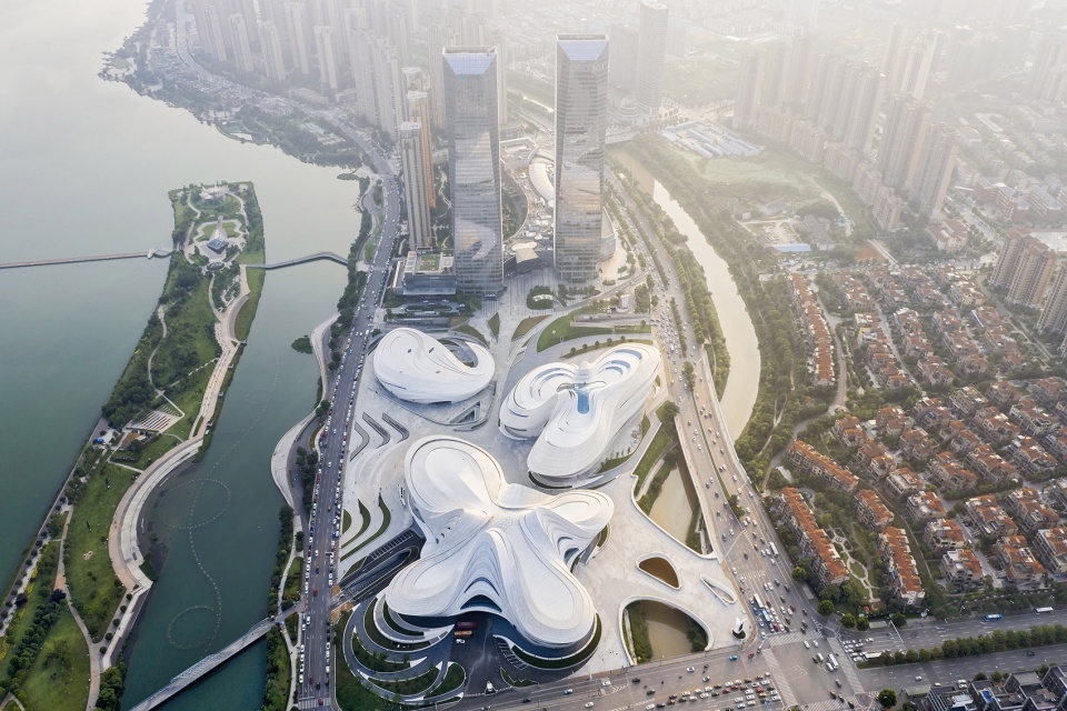 002_changsha_meixihu_international_culture_arts_centre_by_zaha_hadid_architects_960x640.jpg