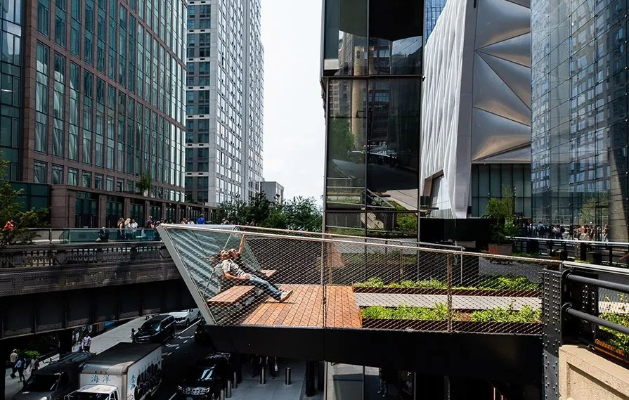 纽约高线公园：废弃高架变身城市舞台